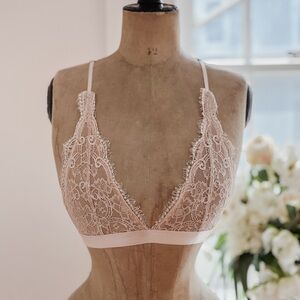 Elegant Lace Bralette in Soft Pink